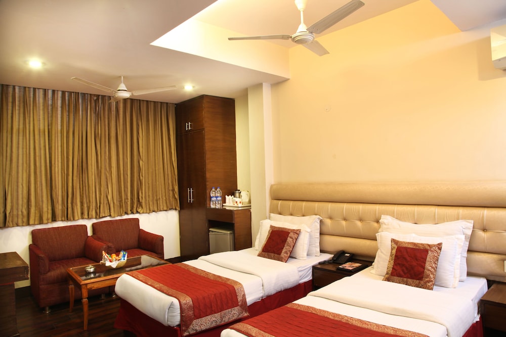 RUPAM HOTEL 38/72