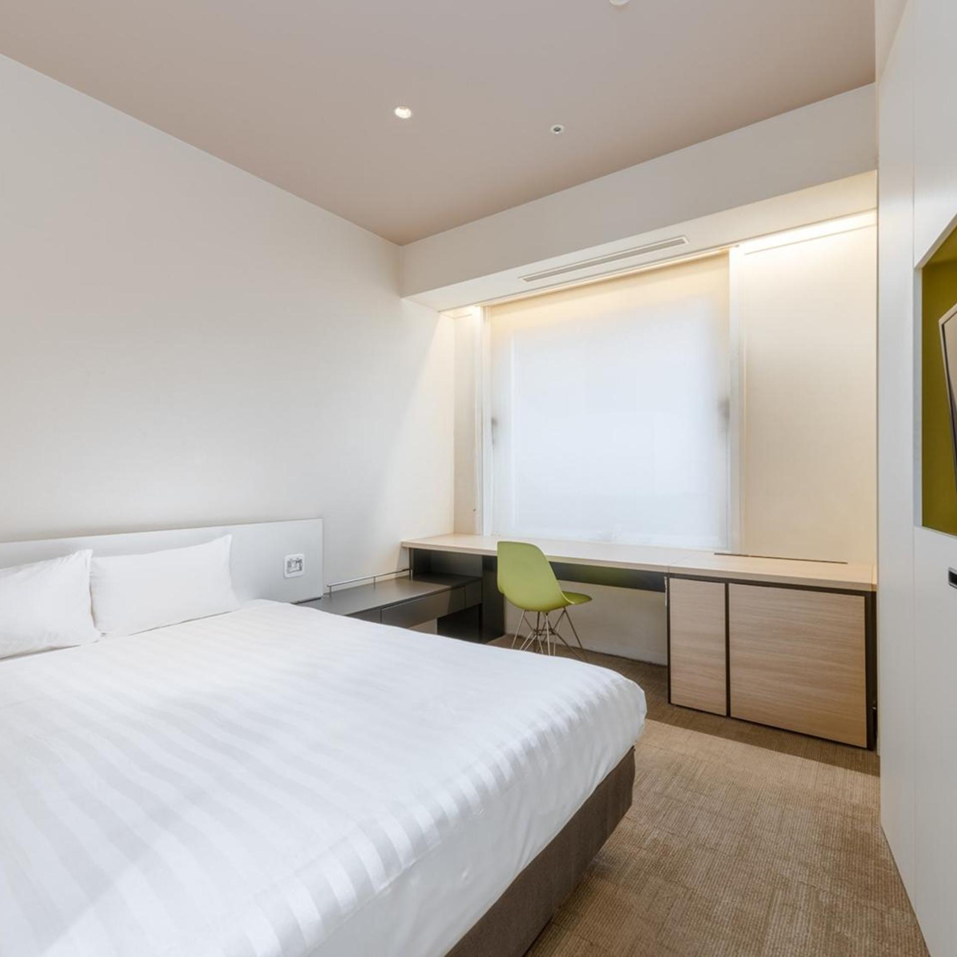 SUPERIOR, QUEEN BED