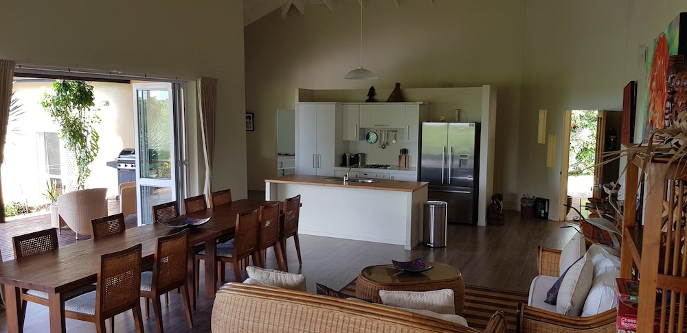 Muri Beach Resort 43/75