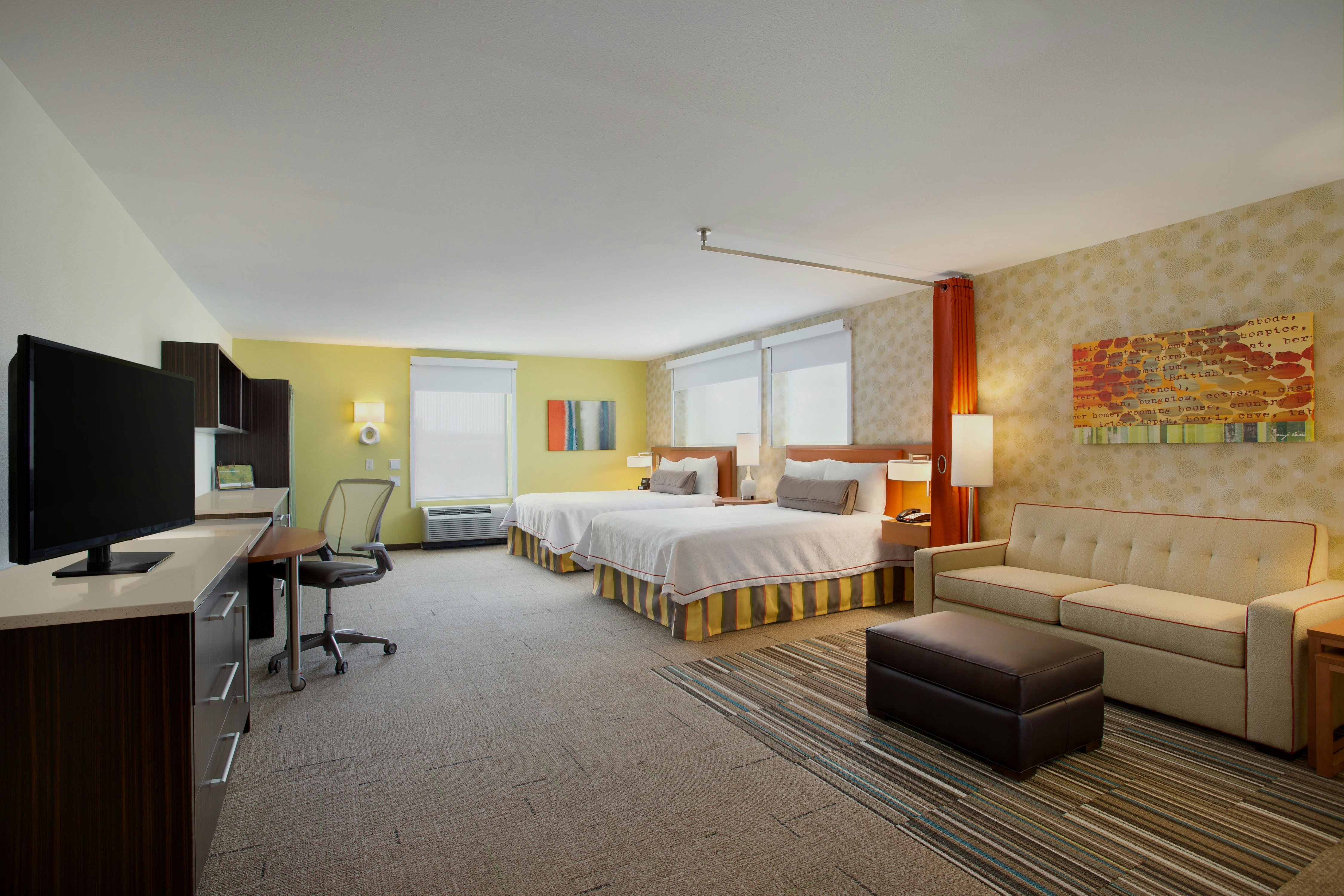 studio, 2 queen beds, accessible