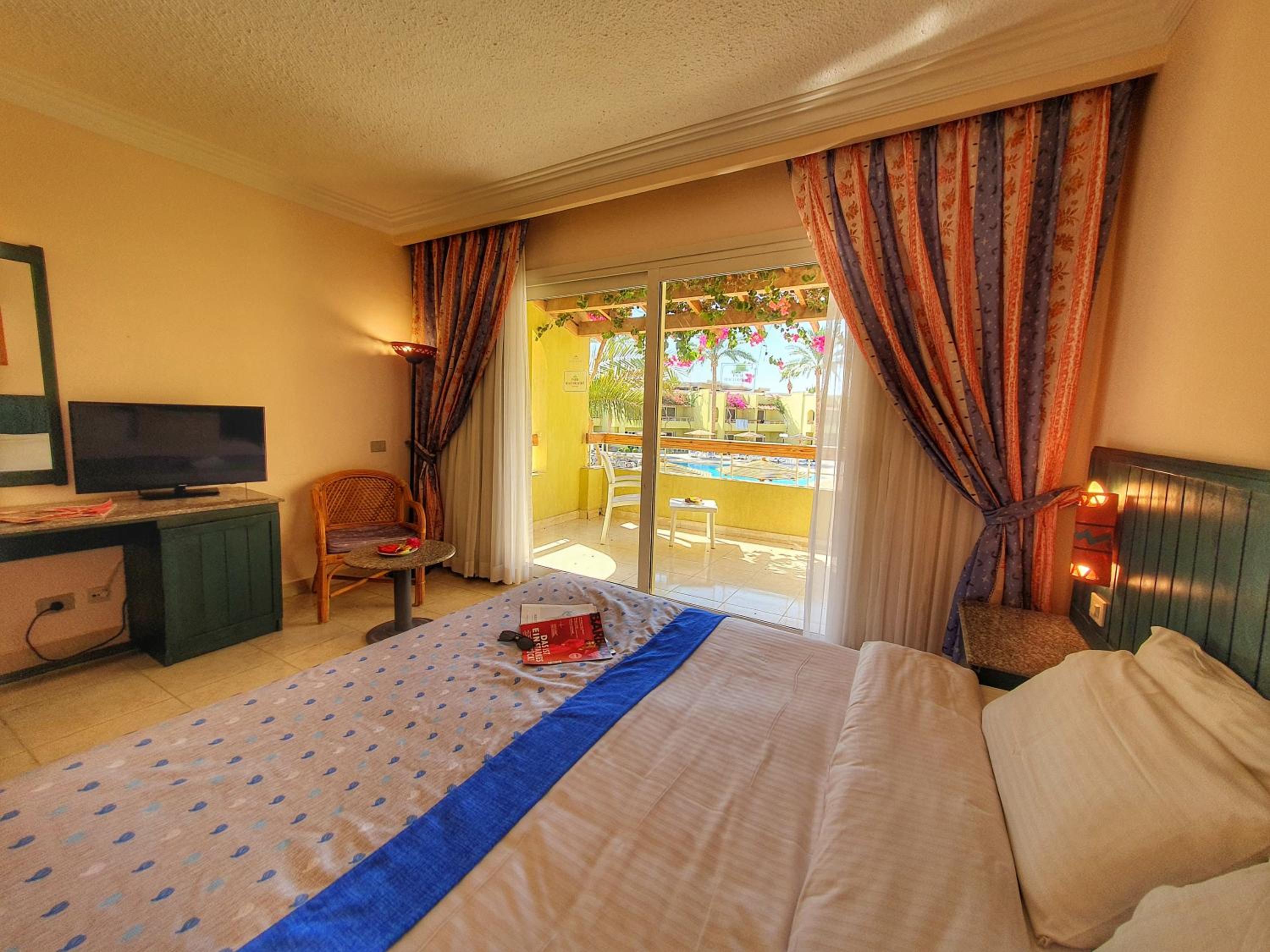 غرفة قياسية بإطلالة على المسبح، Palm Beach Resort 2/5