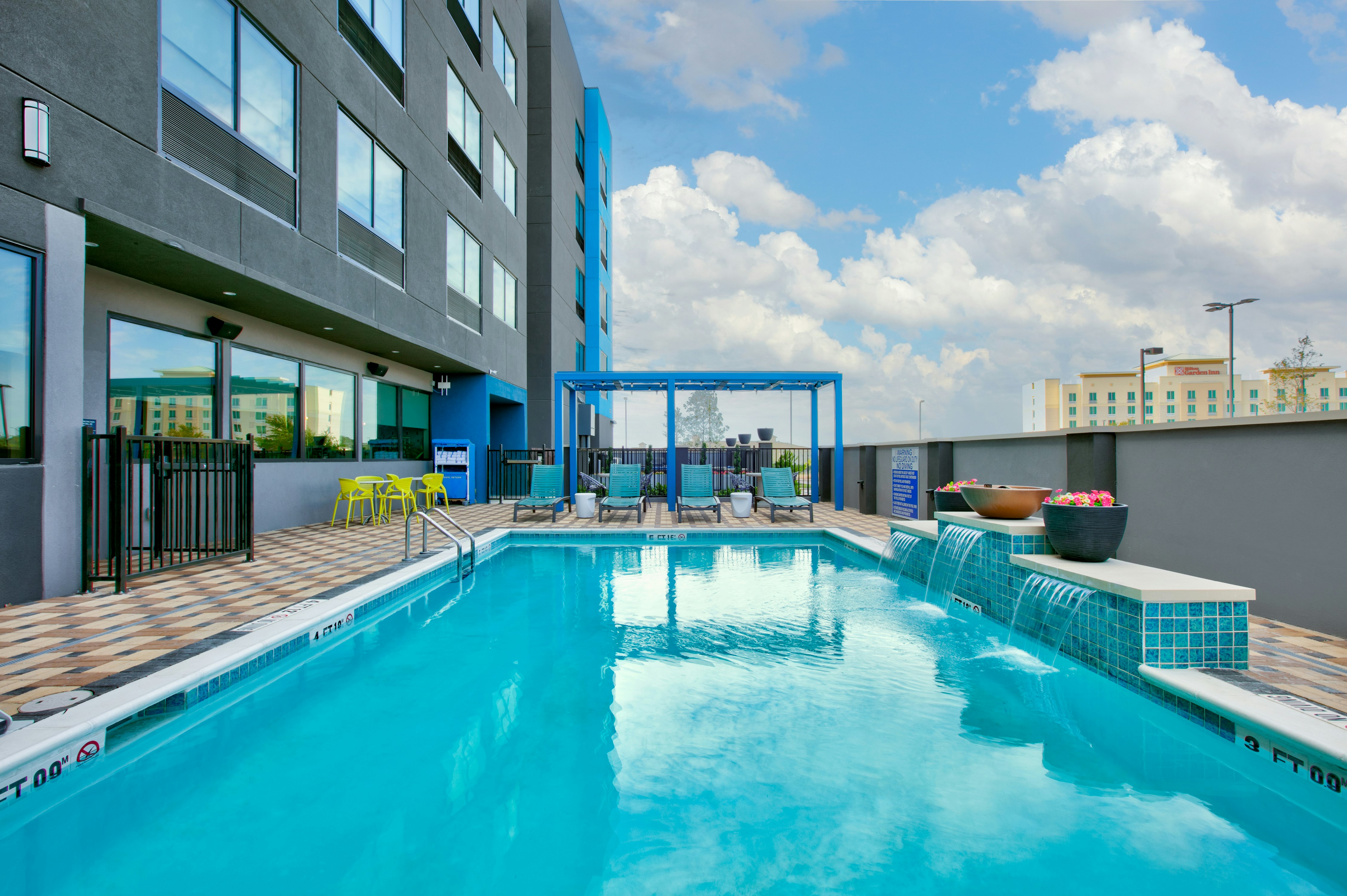 Tru by Hilton San Antonio at the Rim 16/16