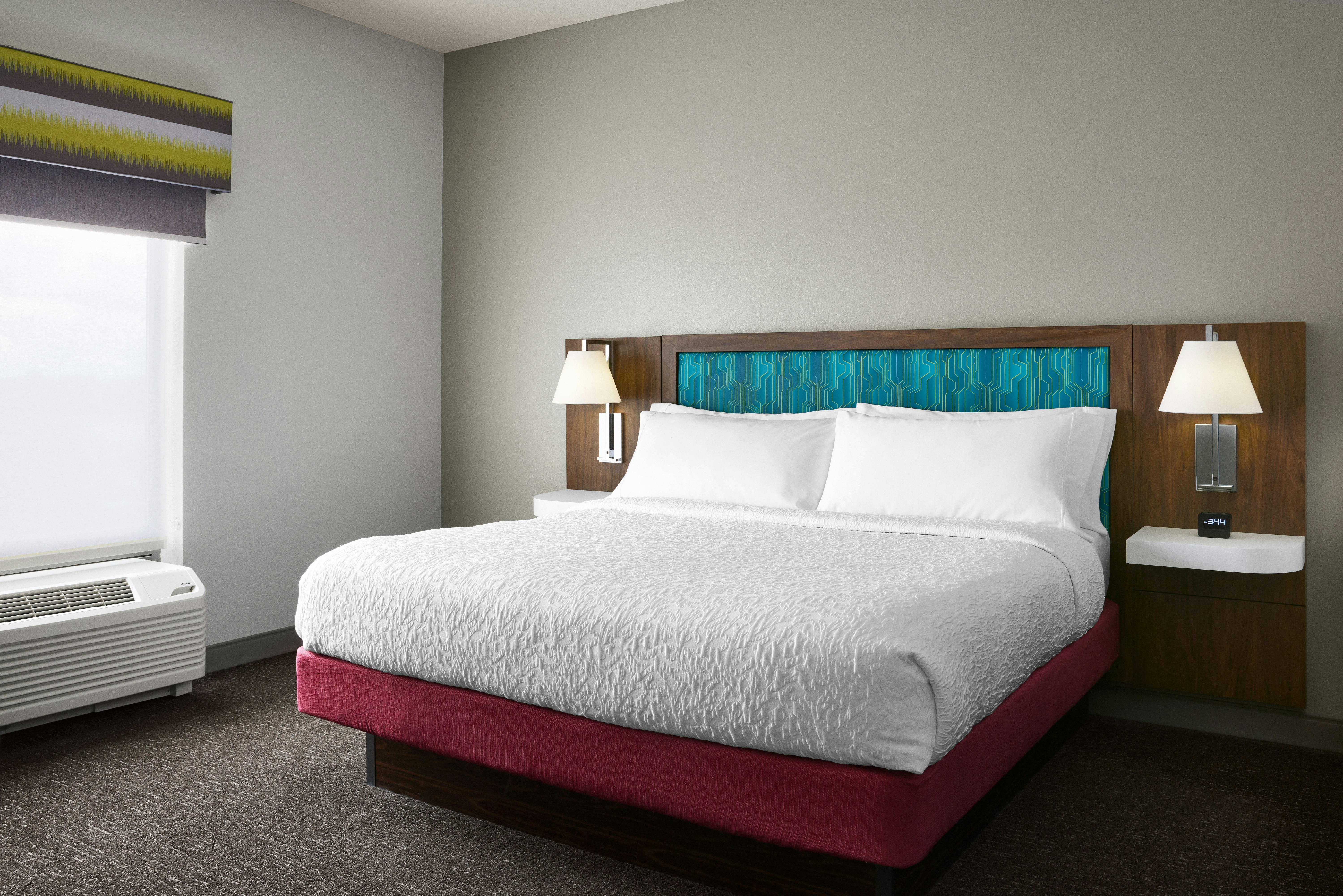 SUITE, KING BED, ACCESSIBLE