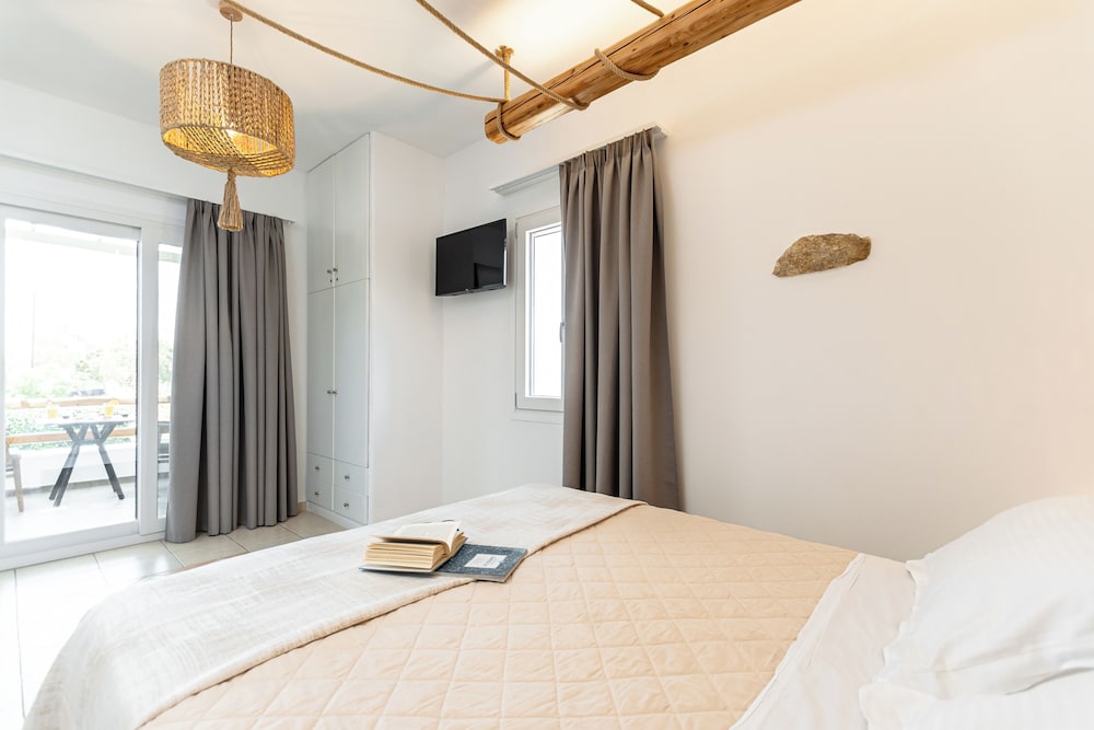 Comfort, Apartment, Queen Bed, Garden and Sea View، Glaronissi Beach 5/10