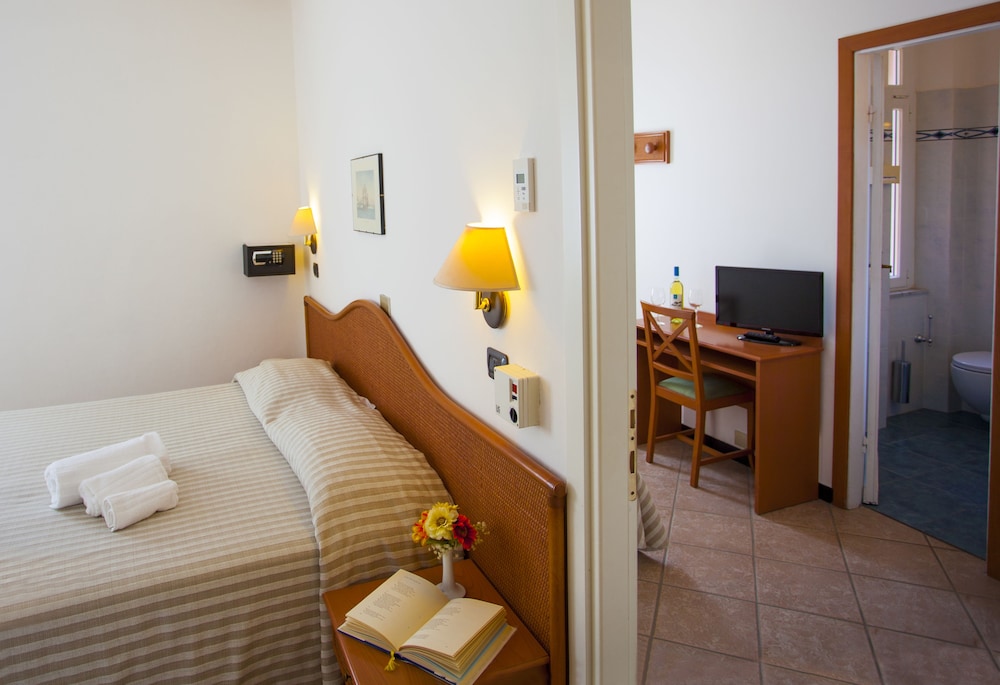 Hotel delle Rose 18/72