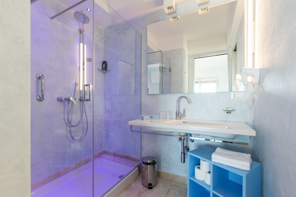 غرفة كلاسيكية رباعية بأربعة أسرّة، Tirreno Resort 2/2