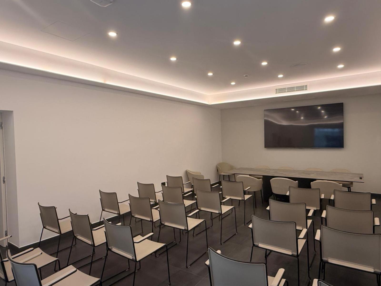 J Maluni City Hotel 39/49