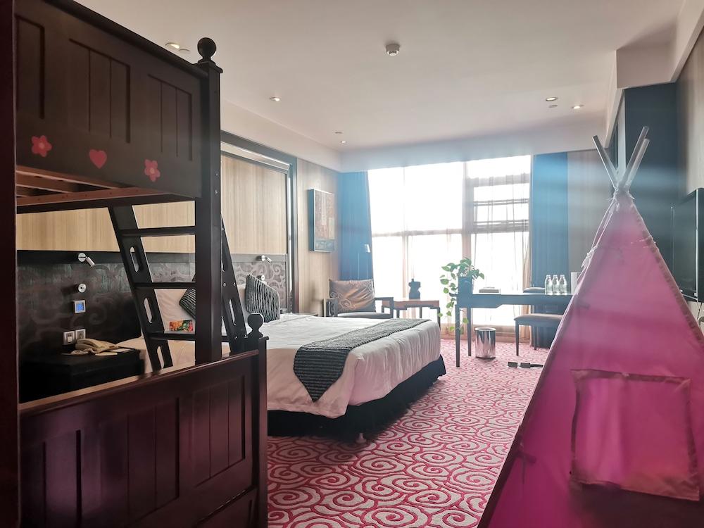 Theme, 3 Beds