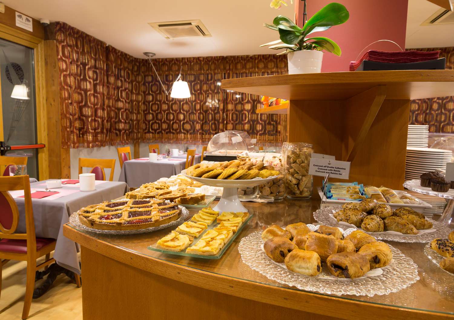La Villa, Sure Hotel Collection by Best Western 45/76