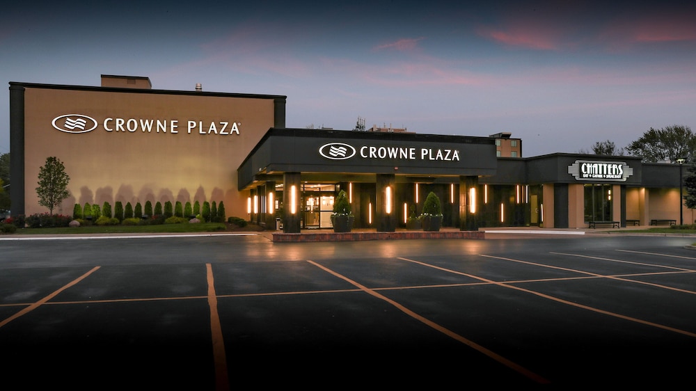 Crowne Plaza Chicago Northbrook 2/66
