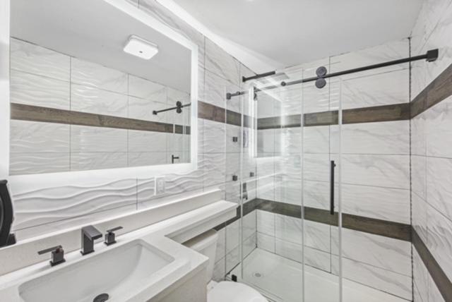Hotel OPUS Bronx Near Bay Plaza Mall 45/46