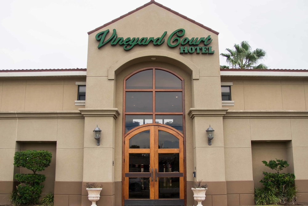 Vineyard Court Designer Suites Hotel 2/56