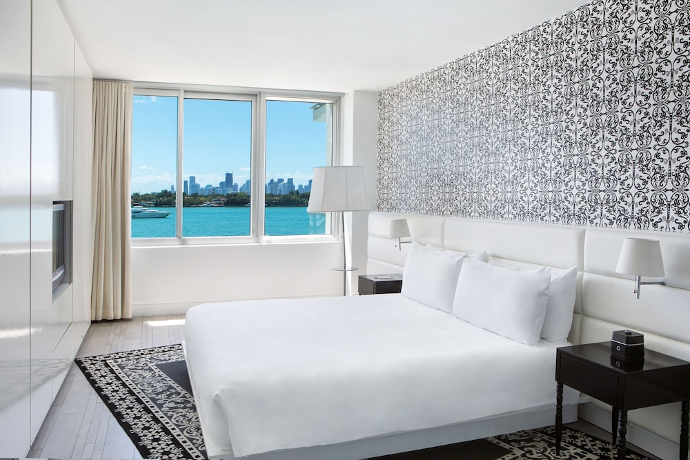 1 BEDROOM, SUITE, BAY VIEW, BALCONY