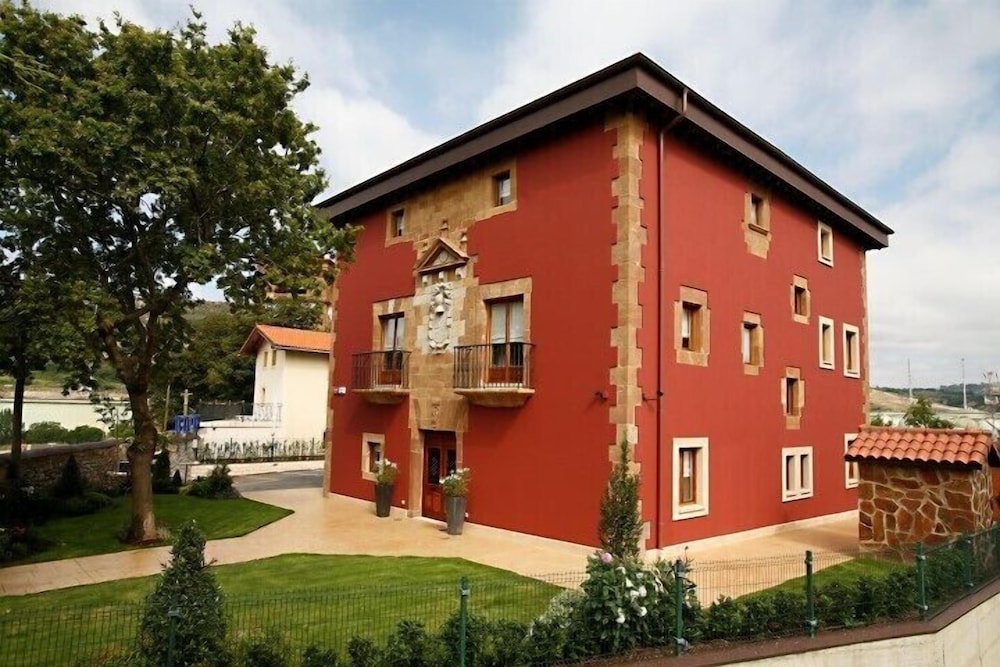 Hotel Palacio Munatones 4/50