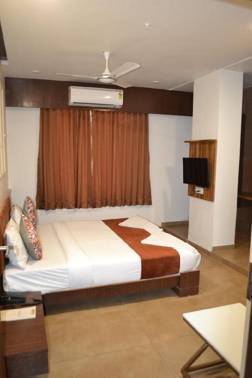 Hotel Sweet Time Restaurant Banquet and Rooms 14/27