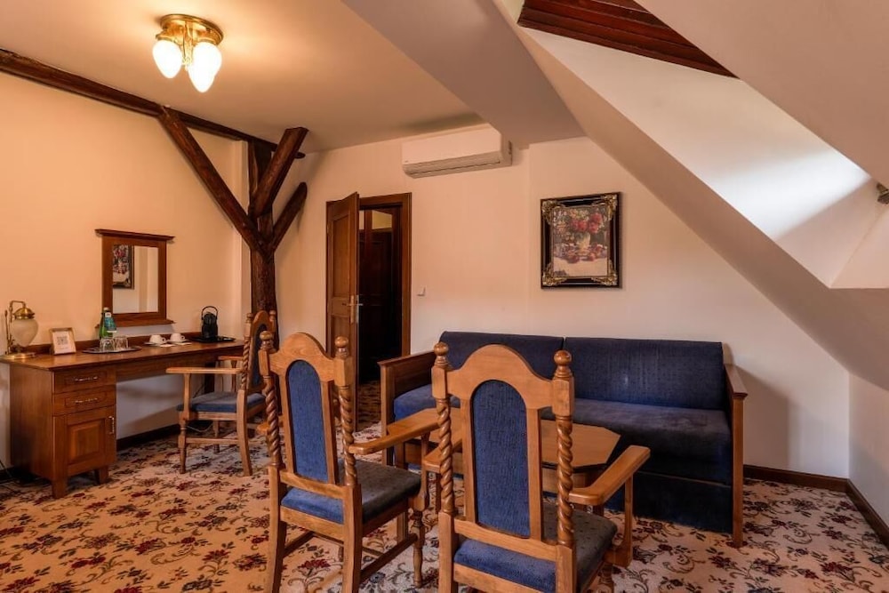 Rozmbersky Dvur 24/47