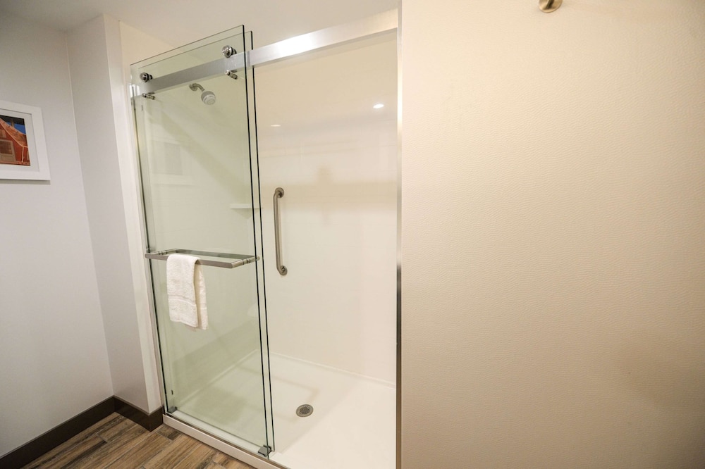 Hampton Inn Suites Lenoir Nc 35/76