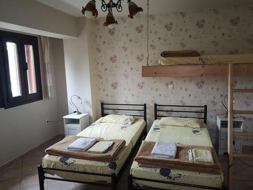 1 BEDROOM, STANDARD, TRIPLE