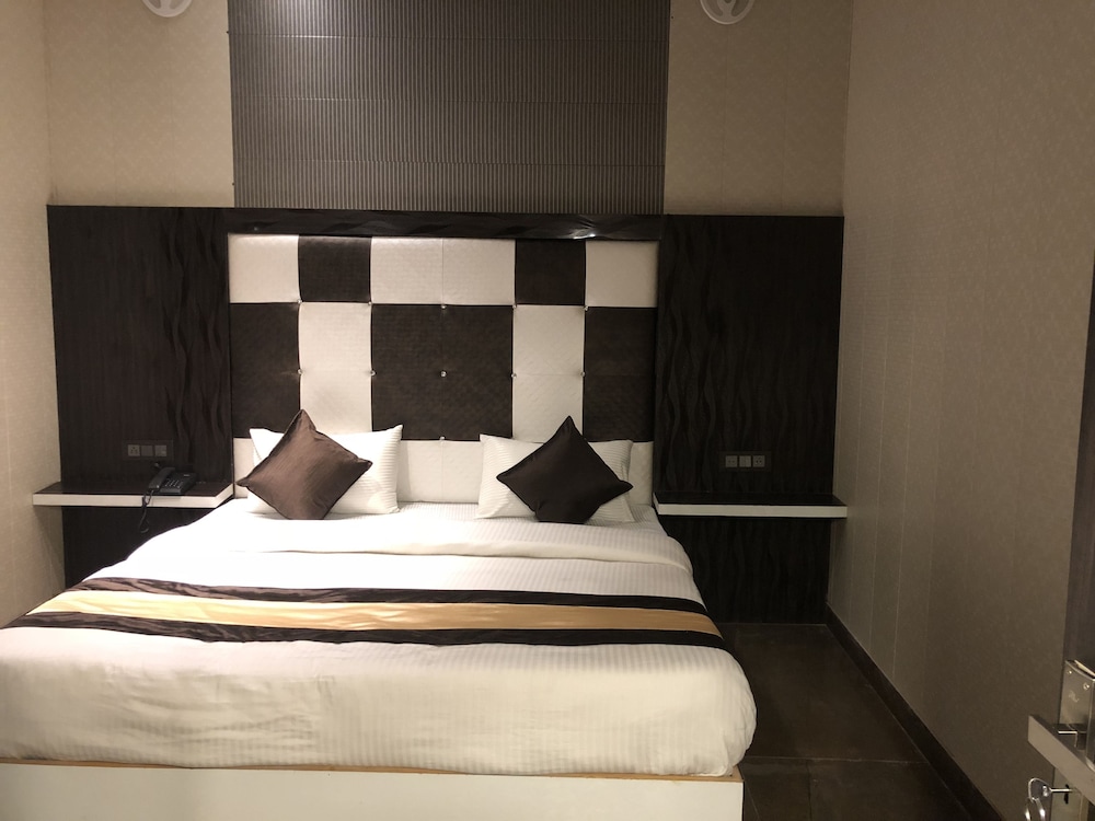 Hotel Pardesi 17/45