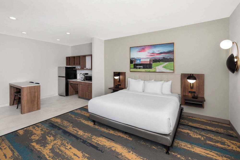 SUITE, KING BED, KITCHENETTE, ACCESSIBLE