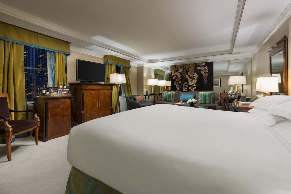 JUNIOR SUITE, KING BED