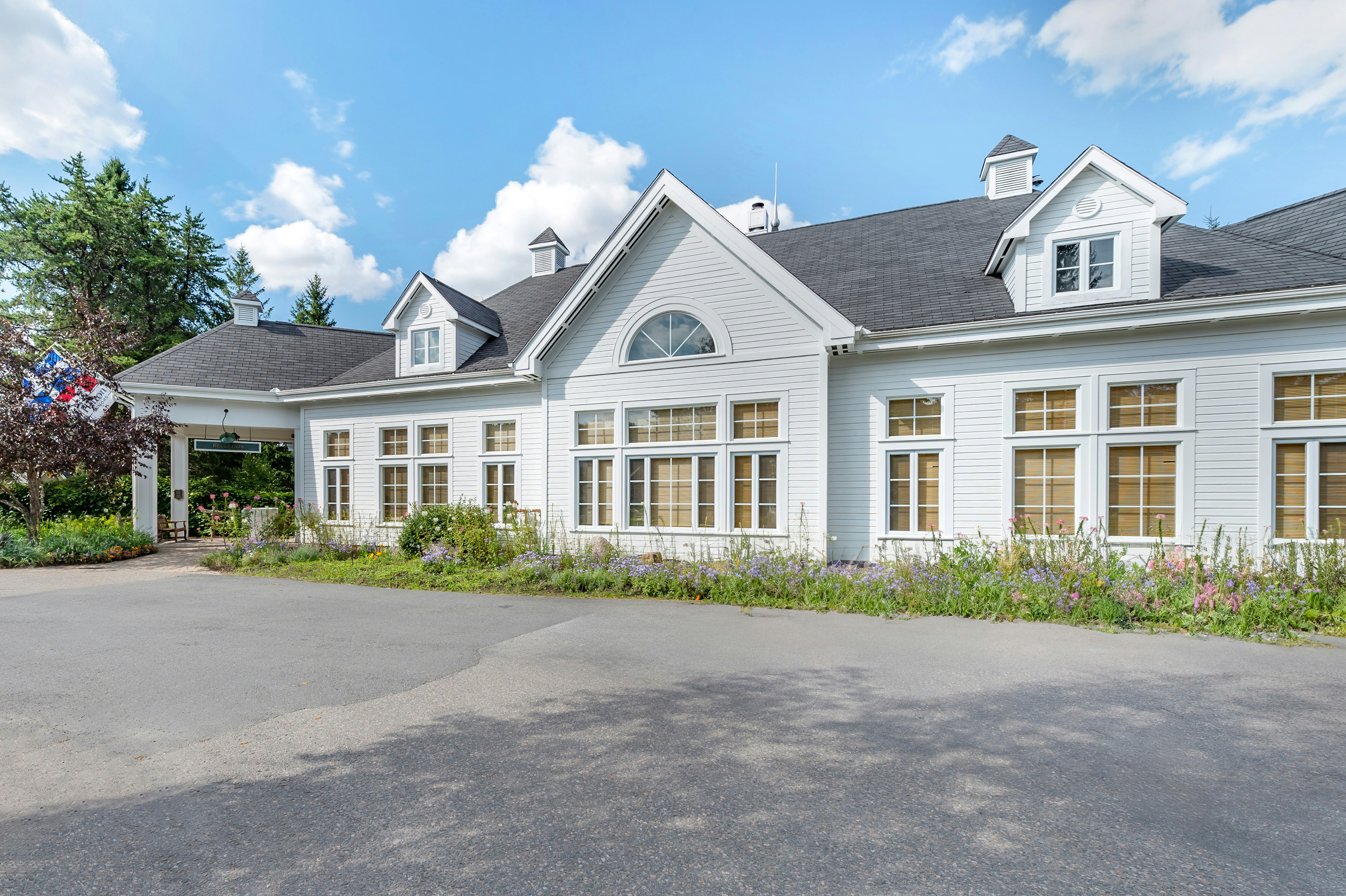 Hilton Grand Vacations Club Tremblant Canada 2/25