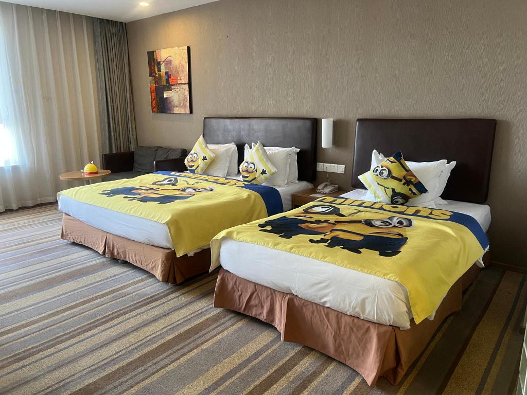 Standard, 1 King and 1 Single Beds, Extra Floor Space
