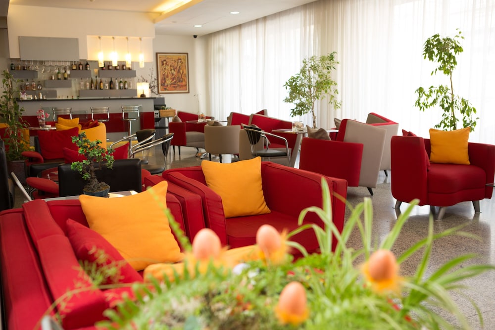 EUROPE HOTEL 46/55