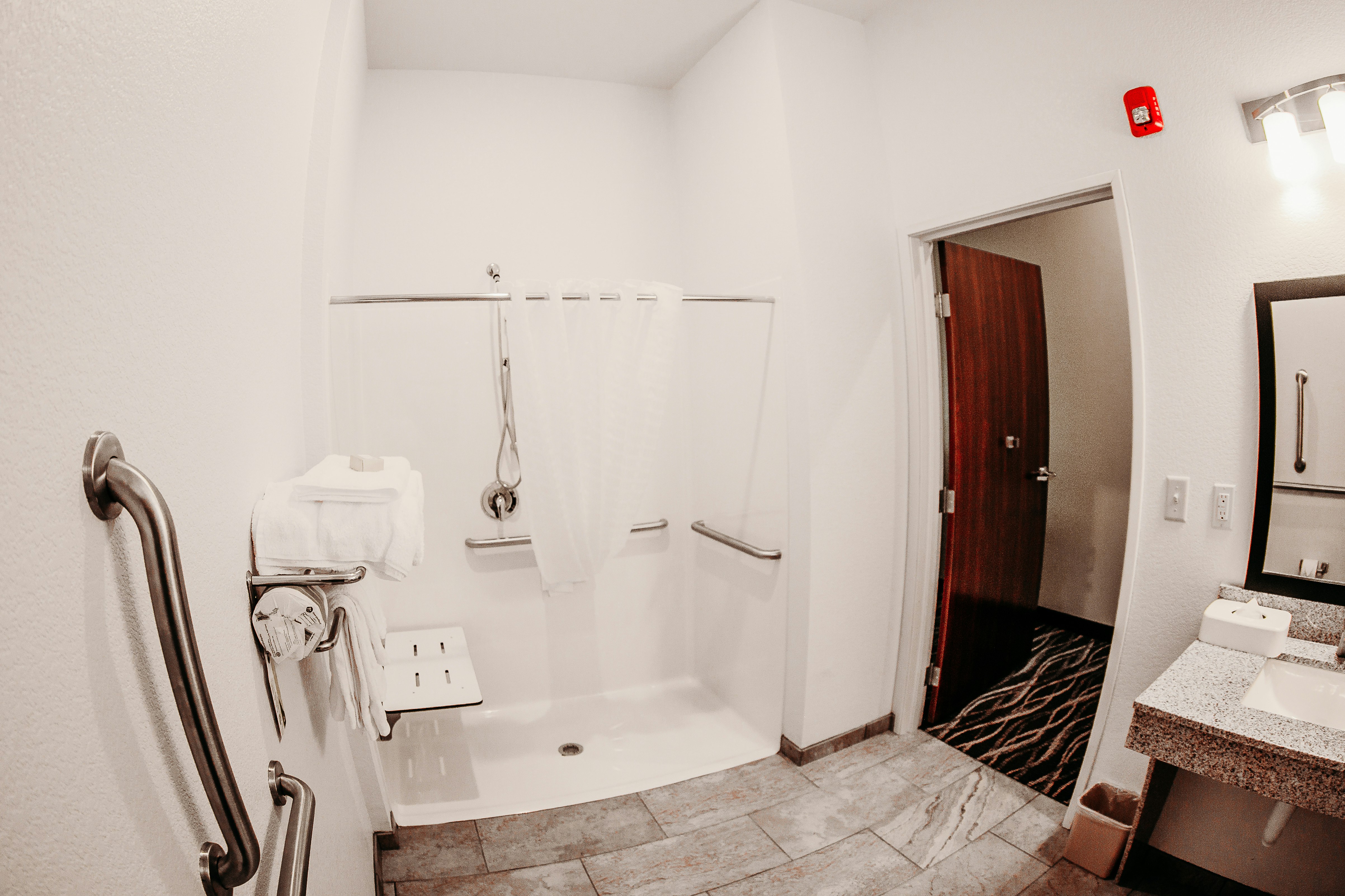 Cobblestone Hotel & Suites International Falls 27/29
