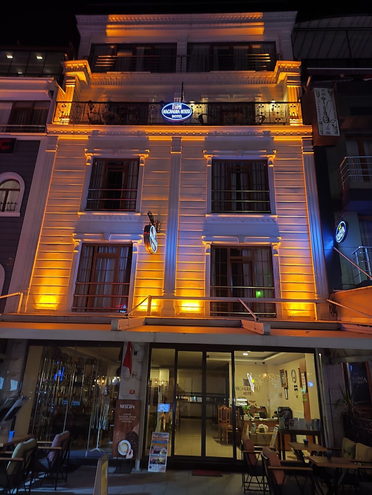 Magnaura House Hotel 2/53