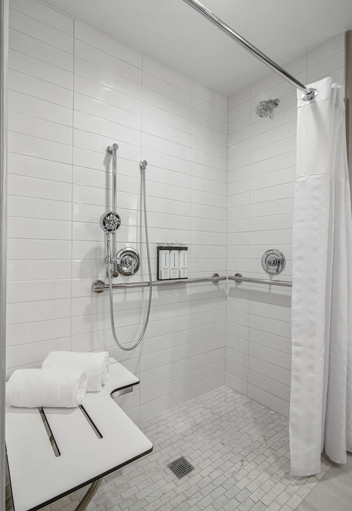 Hyatt Place Newark/Silicon Valley 64/64