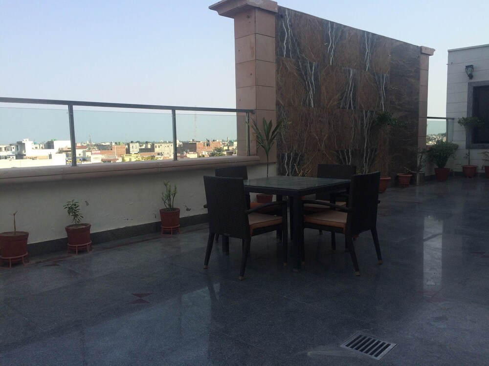 Leela Grande Hotel 25/50