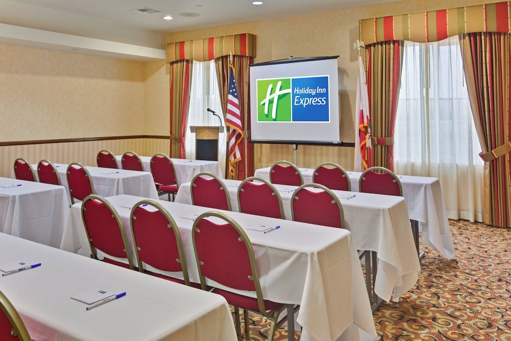 Holiday Inn Express Hotel And Suites Beaumont Oak Valley 59/66