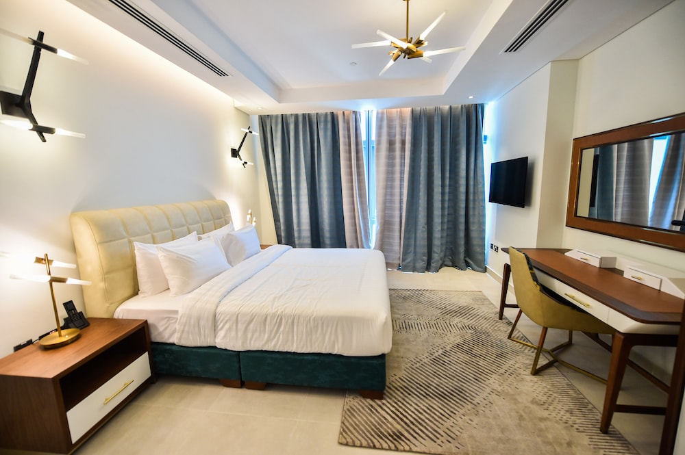 Waterfront Hotel Apartment 18/54