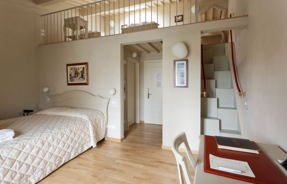 Relais I Miracoli 11/50