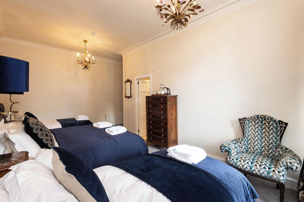 Family, Double and Twin Beds, Lake View