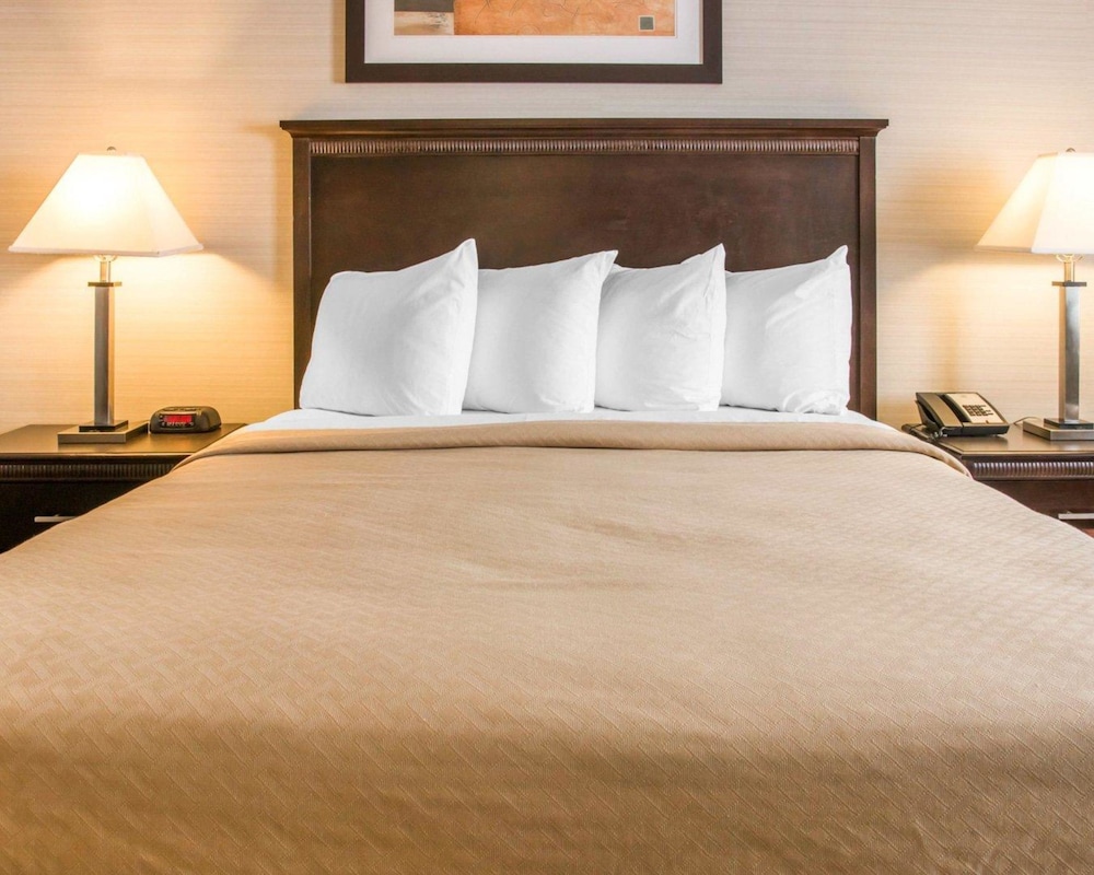 Quality Inn Suites Next To the Casino 13/35