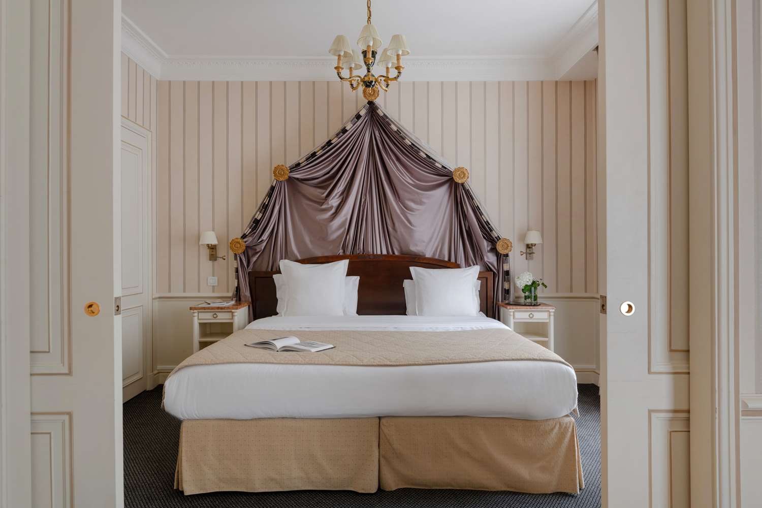 Suite, Double or Twin Bed, Court View, Sofa, Living Area