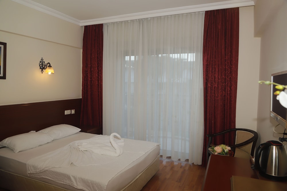 Astoria Hotel 13/52