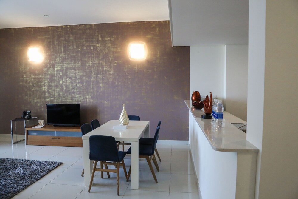 Gulf Suites Hotel Amwaj 36/50