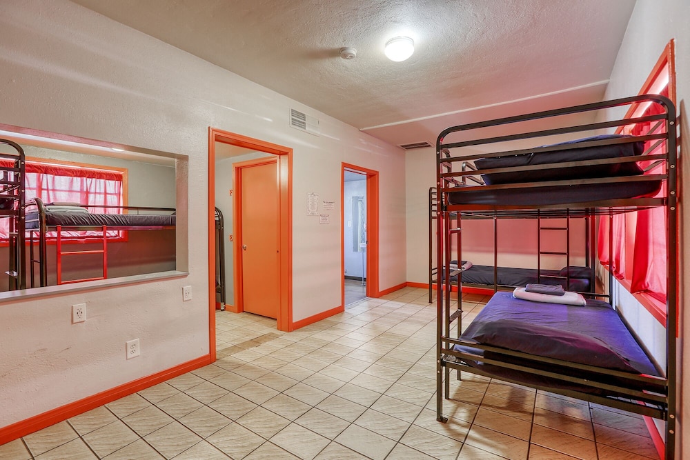Sin City Hostel 10/50