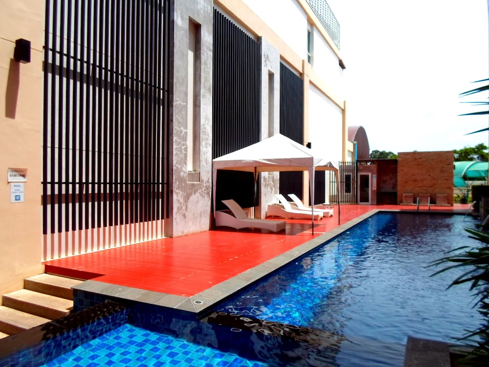 The O Valley Hotel 10/60