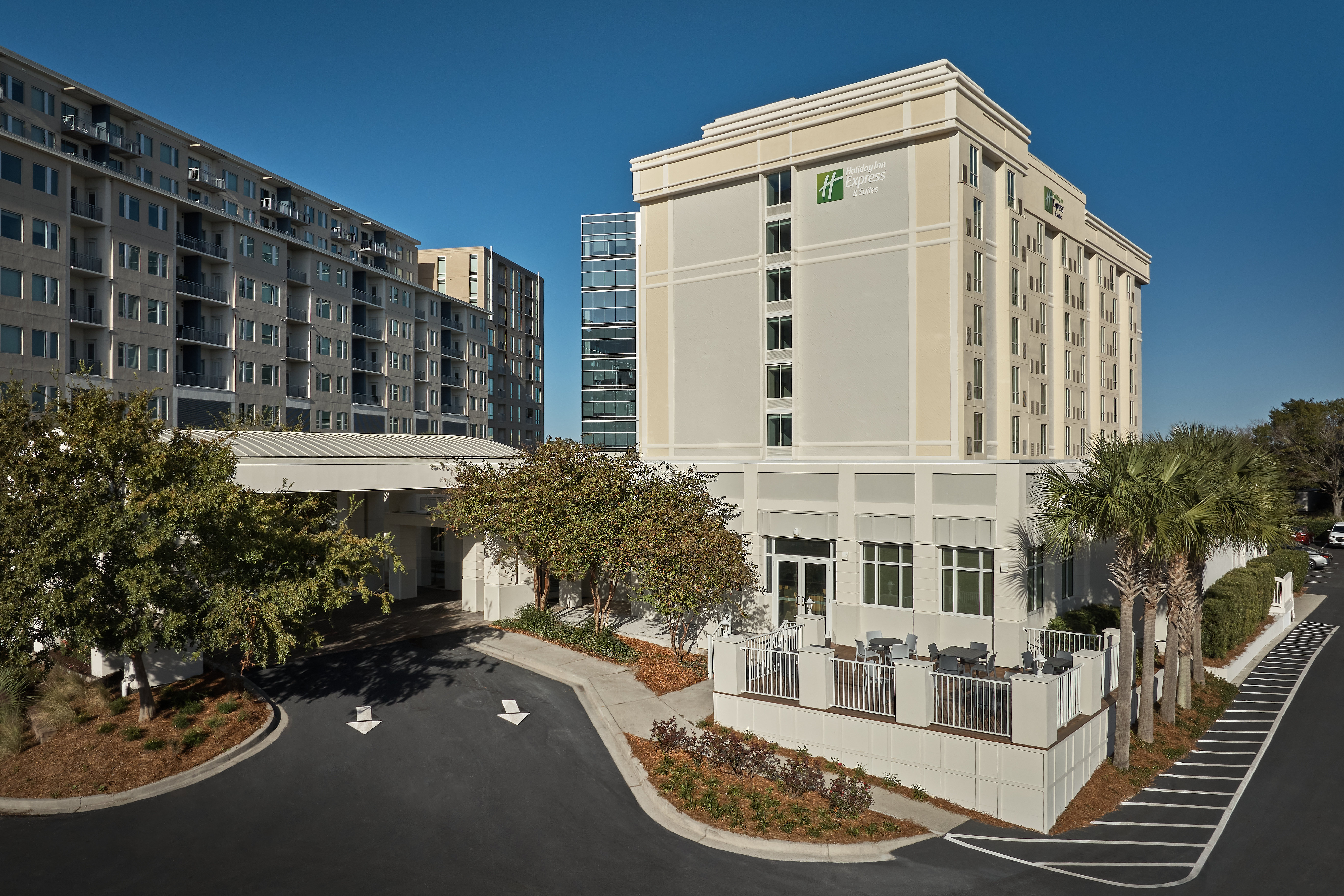 Holiday Inn Express & Suites Charleston Dwtn - Westedge, an IHG Hotel 3/34