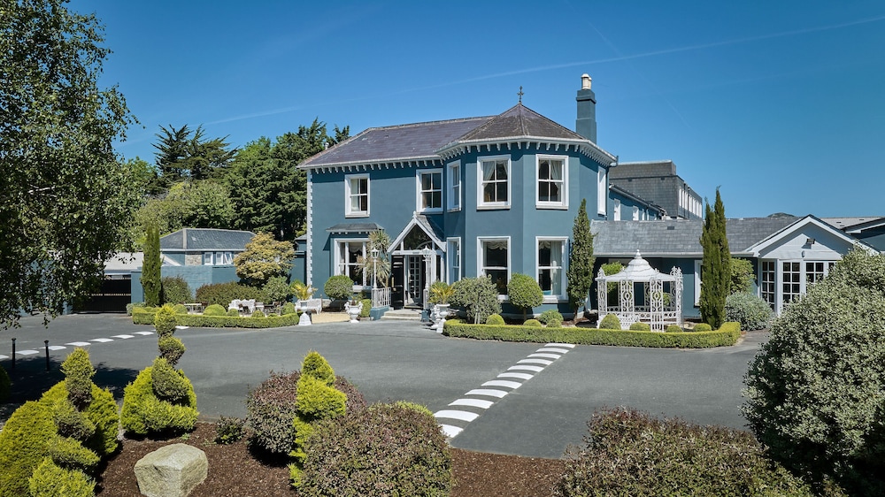 Summerhill House 2/50