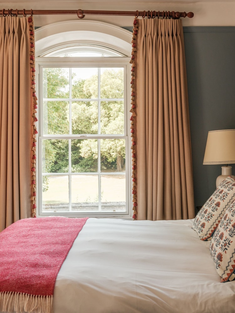 Pembroke Arms 15/50