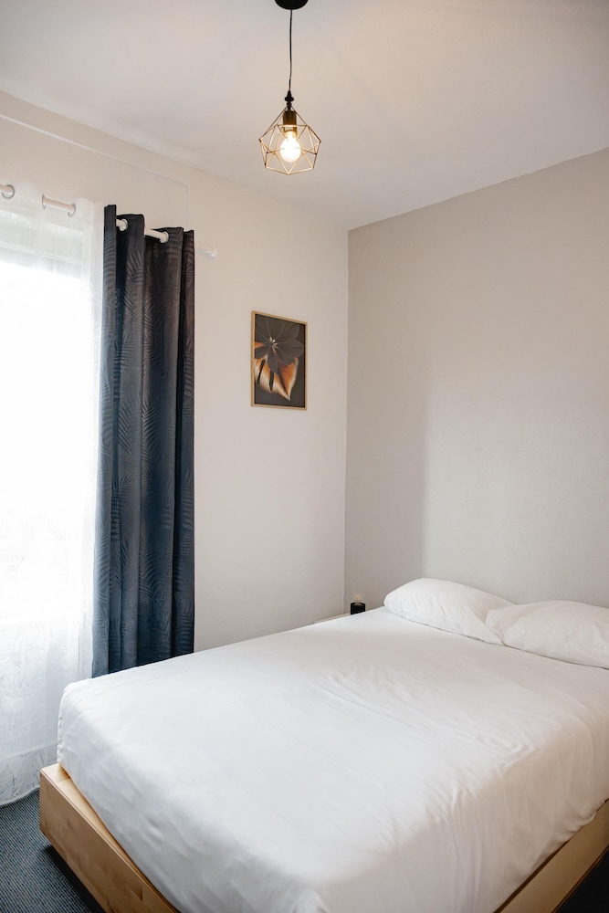 Brit Hotel Guingamp L Armor 15/50