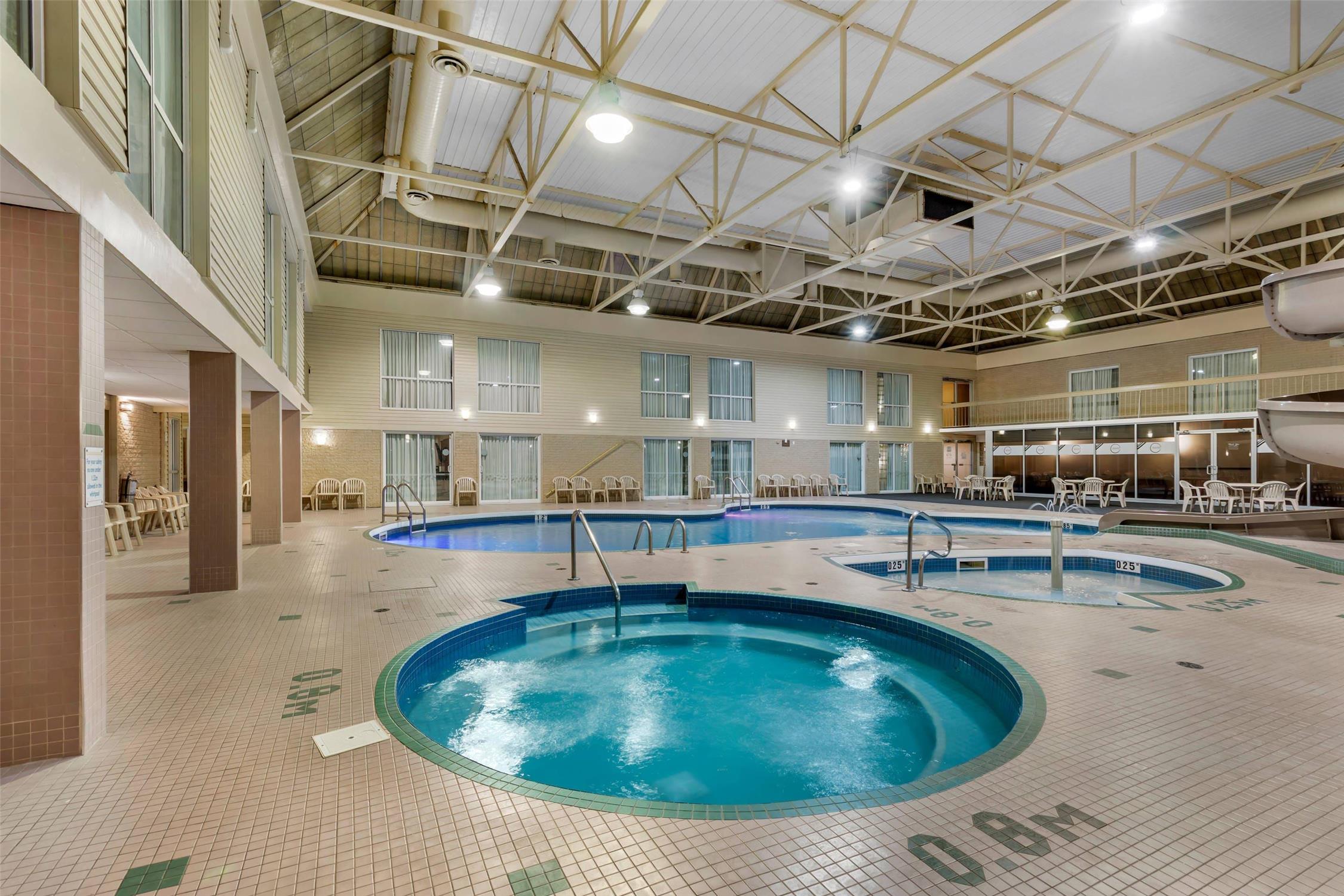 Clarion Hotel & Suites Brandon 10/35