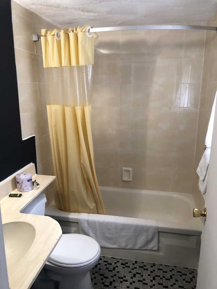 Advance Inn 46/50