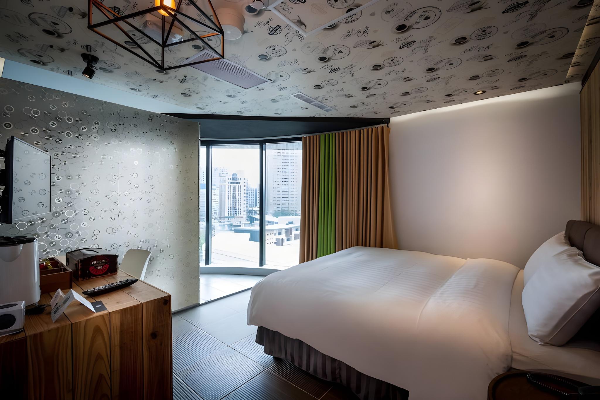 Theme, Deluxe, King Bed, Bathtub