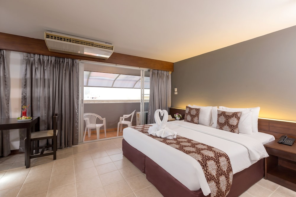 THE HOLIDAY RESORT PATTAYA 9/28